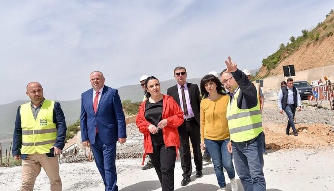 Vijojne punimet ne rrugen Kukes-Morine: Perfundojne perpara nisjes se sezonit turistik